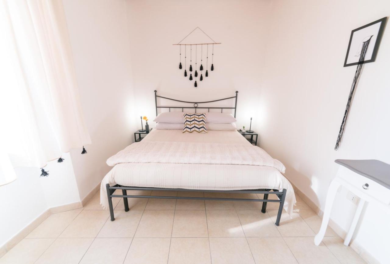 Yenne Rooms Wifi-Ac กาญารี ภายนอก รูปภาพ